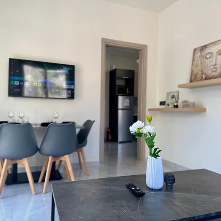 Spacious Near Akropolis By Kozy Koala
