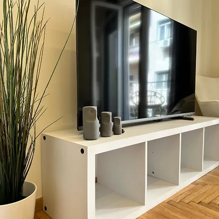 Kypseli Contemporary Comfort For 6 Athens