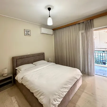 Mamour In Apartment Athens