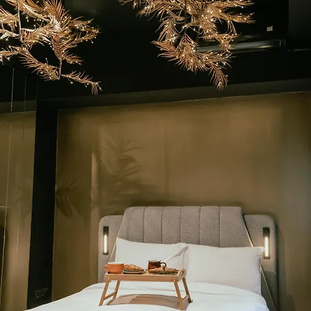 Apartment Black & Gold Tsakalof 17 By Zeussuites Athens