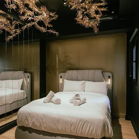 Black & Gold Tsakalof 17 By Zeussuites Apartment Athens