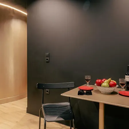 Apartment Black & Gold Tsakalof 17 By Zeussuites