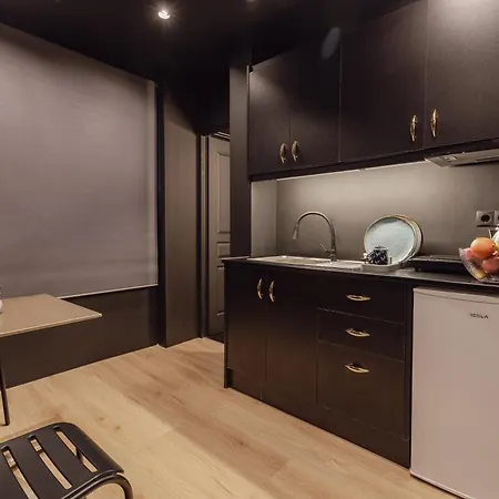 Black & Gold Tsakalof 17 By Zeussuites Apartment *