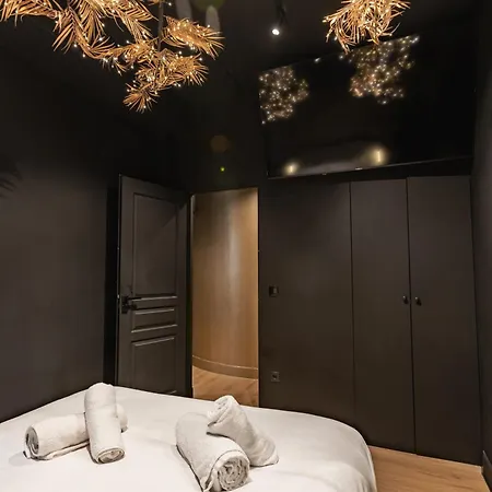 Apartment Black & Gold Tsakalof 17 By Zeussuites *