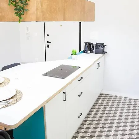 Fully Renovated, Modern Beauty In Athens! * Athens
