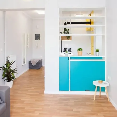 Fully Renovated, Modern Beauty In Athens! Apartment