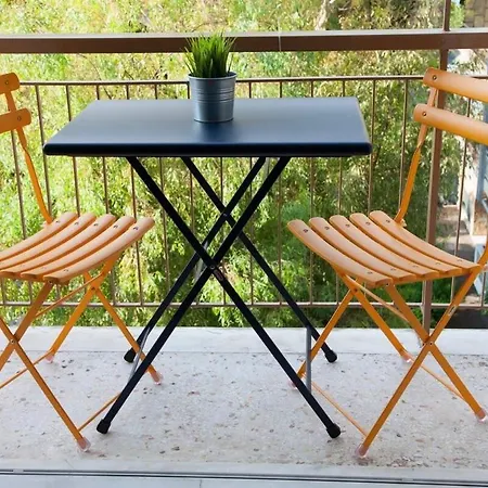 Fully Renovated, Modern Beauty In Athens! *