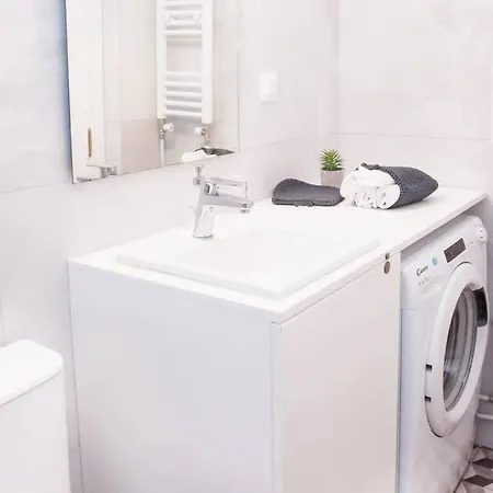 Fully Renovated, Modern Beauty In Athens! * Athens