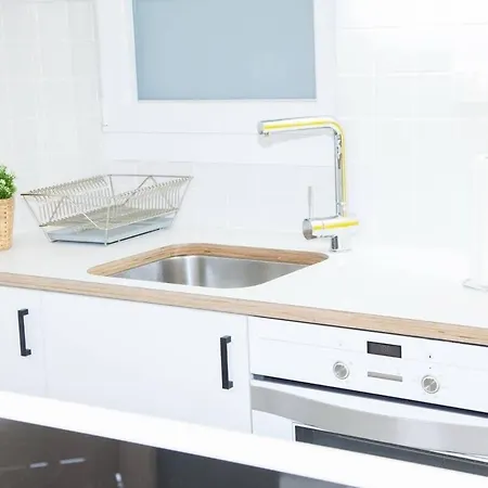 Fully Renovated, Modern Beauty In Athens!
