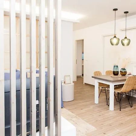 Comfortable 2 Bd Near Sintagma Square Athens