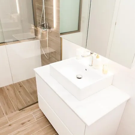 Comfortable 2 Bd Near Sintagma Square Apartment