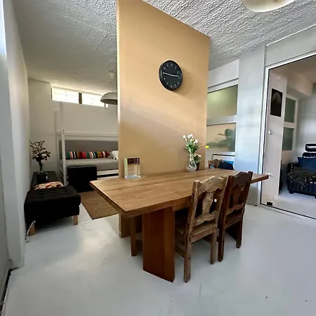 A Bright Art House With Parking Near Oaka For A Short Holiday home