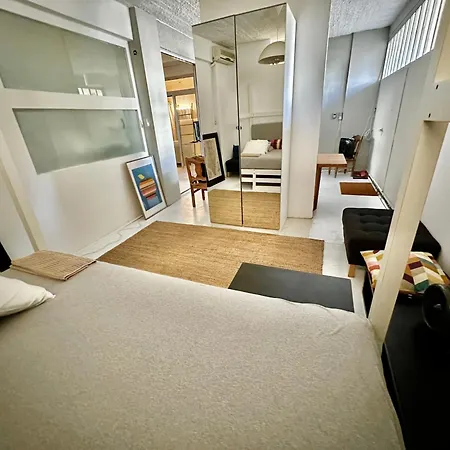 A Bright Art House With Parking Near Oaka For A Short Holiday home *