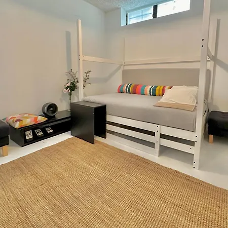 Holiday home A Bright Art House With Parking Near Oaka For A Short Athens