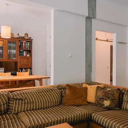 Spacious In Lycabettus Hill Apartment *