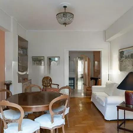 Premium Vintage In Historic Apartment