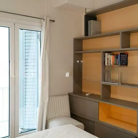 Premium Vintage In Historic Apartment