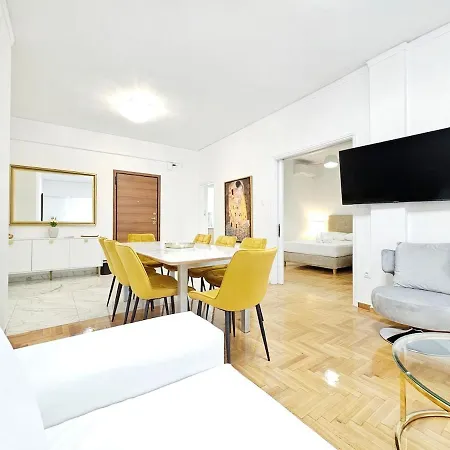 Belvedere Palace Apartment *