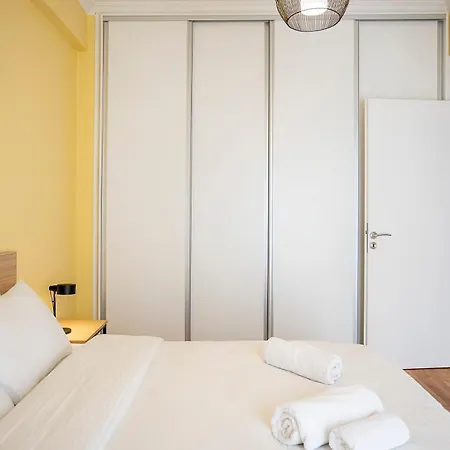 Spacious 2-bedroom Retreat In The Heart Of Appartamento *