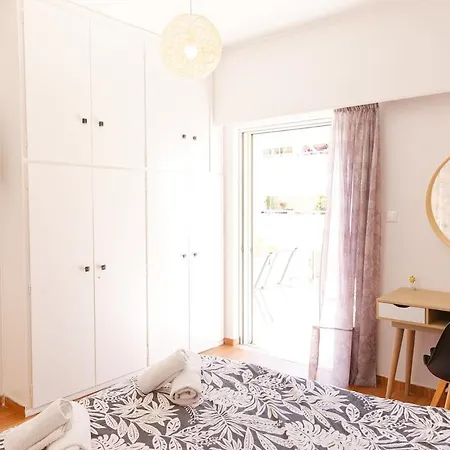 Sunny Penthouse For Balcony Lovers 아파트 아테네