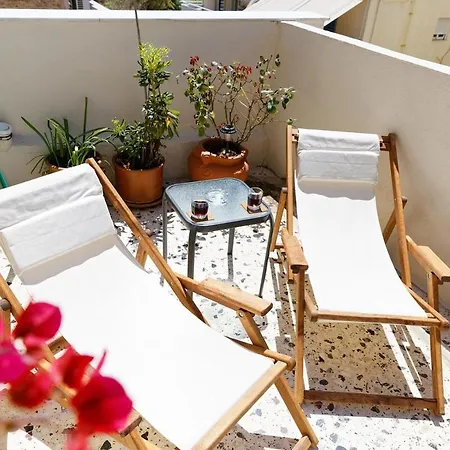 Sunny Penthouse For Balcony Lovers 아파트 *