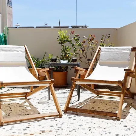 Sunny Penthouse For Balcony Lovers 아파트
