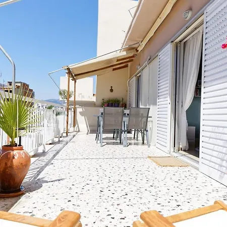 Sunny Penthouse For Balcony Lovers 아파트