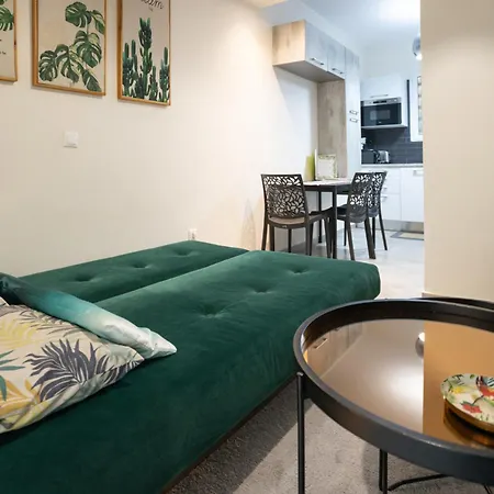 Tropicana Apartment *