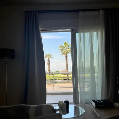 The Seafront Niche Apartment *