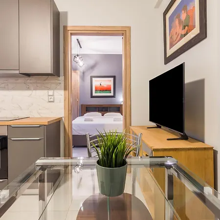 Spacious For 4 Ppl Atenas