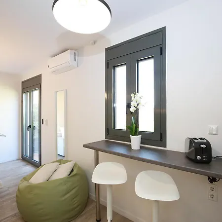 Emily In - Chic Flat With Terrace Syntagma E1 *