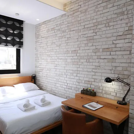 Emily In - Design Awarded Flat Syntagma E3 *