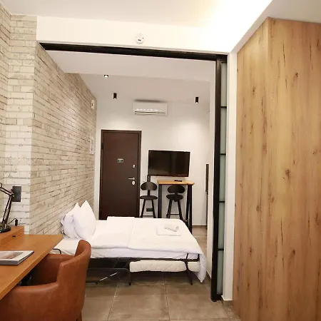 Emily In - Design Awarded Flat Syntagma E3