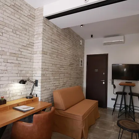 Emily In - Design Awarded Flat Syntagma E3 *