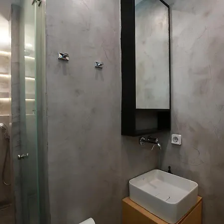 Emily In - Design Awarded Flat Syntagma E3