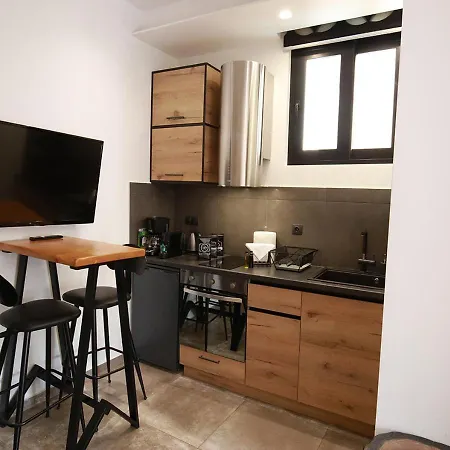 Emily In - Design Awarded Flat Syntagma E3 Atene
