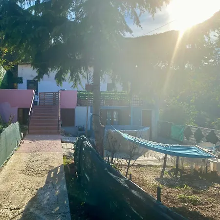 Holiday home 20 Mins From Centre, Rural House Athens