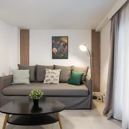 Apartment Trikoupi 95 *
