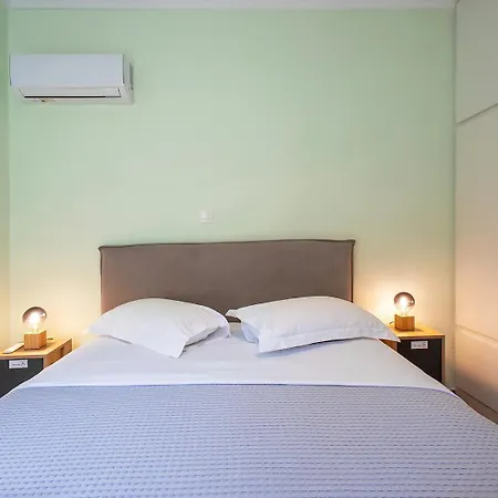 Aparthotel Aris123 By Smart Cozy Suites: 3*