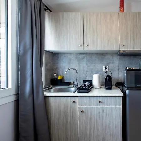 Aris123 By Smart Cozy - In The Heart Of - 5 Minutes From Metro - Available 24hr