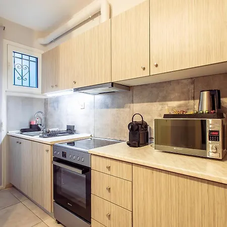 Aparthotel Aris123 By Smart Cozy Suites: 3*