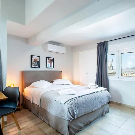 Aparthotel Aris123 By Smart Cozy Suites: 3*