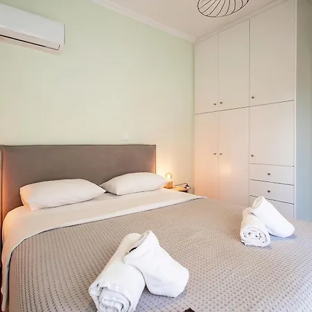 Aris123 By Smart Cozy Suites: