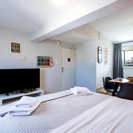 Aris123 By Smart Cozy Suites: Aparthotel 3*