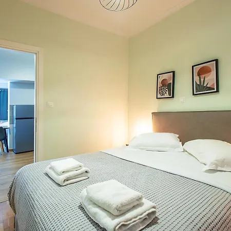 Aparthotel Aris123 By Smart Cozy Suites: 3*