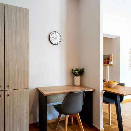 Aparthotel Aris123 By Smart Cozy Suites:
