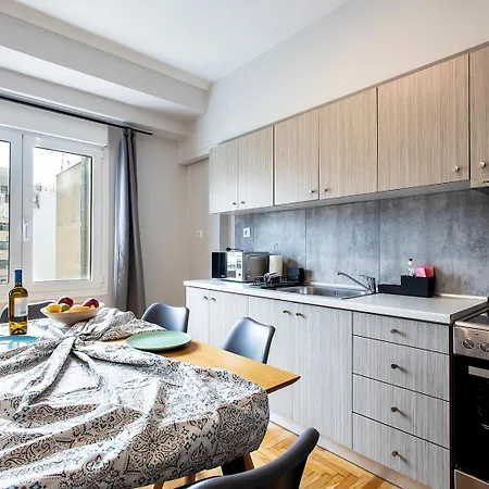 Aris123 By Smart Cozy Suites: Aparthotel Athens