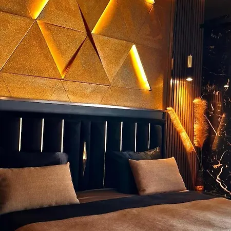 Luxury Designed Penthouse Center Near Metro Jaccuzi Fireplace View Bar Art Apartment