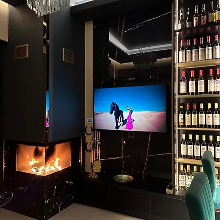 Apartment Luxury Designed Penthouse Center Near Metro Jaccuzi Fireplace View Bar Art *
