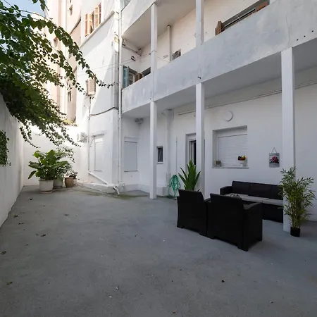 Thissio Getaway 2ba Next To Ancient Market